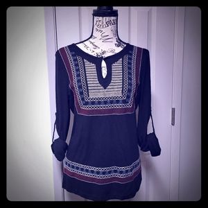 Nwot Skies are blue black embroidery top